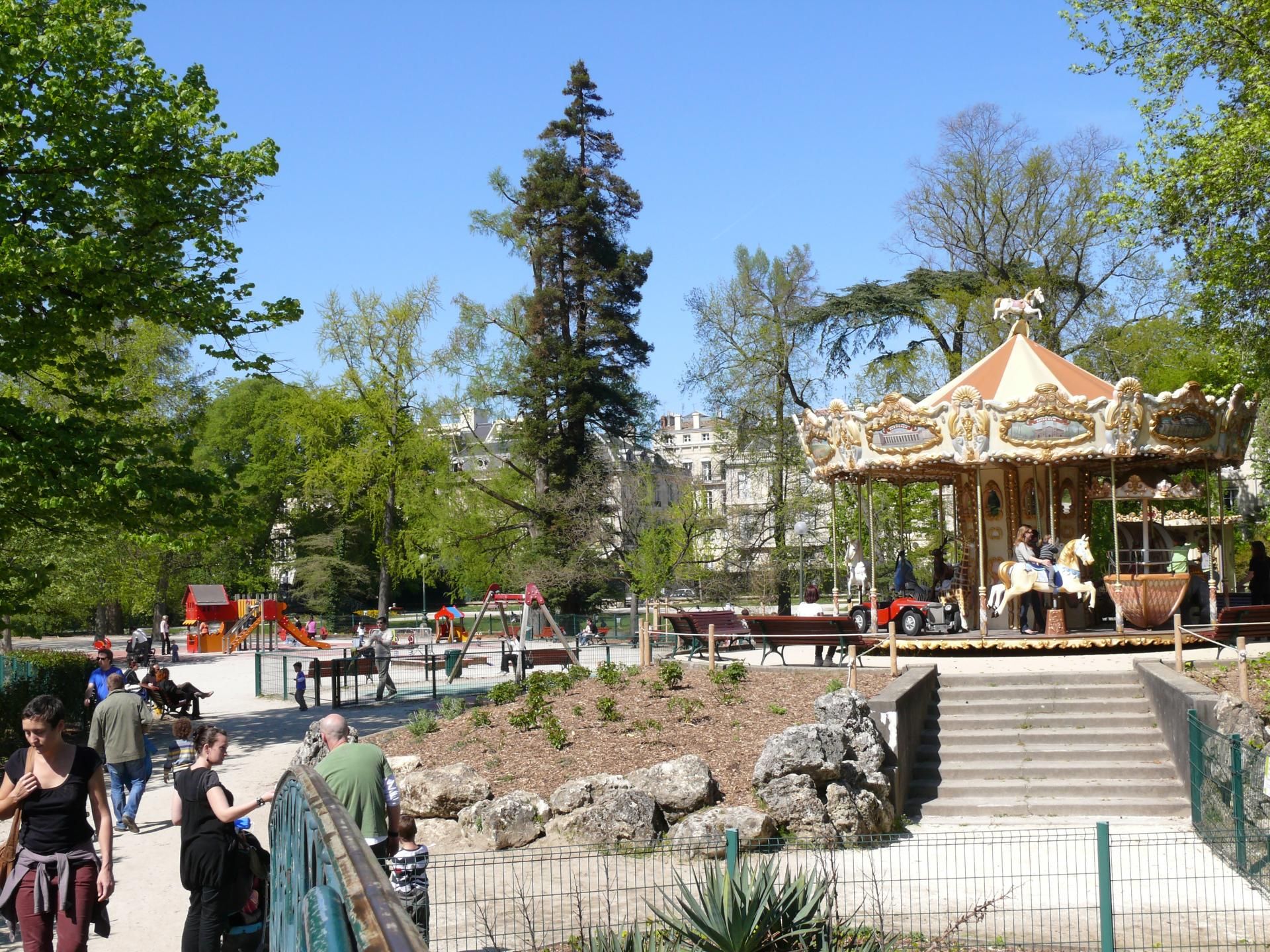 jardin public de bordeaux parc des enfants manège