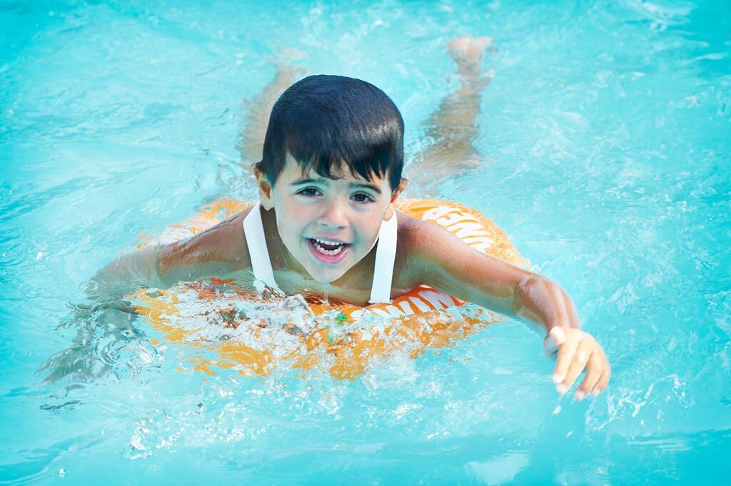 apprendre à nager avec bouée horizontale swimtrainers pour bébés et enfants