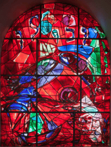 chagall vitrail exposition en famille bassins de lumière
