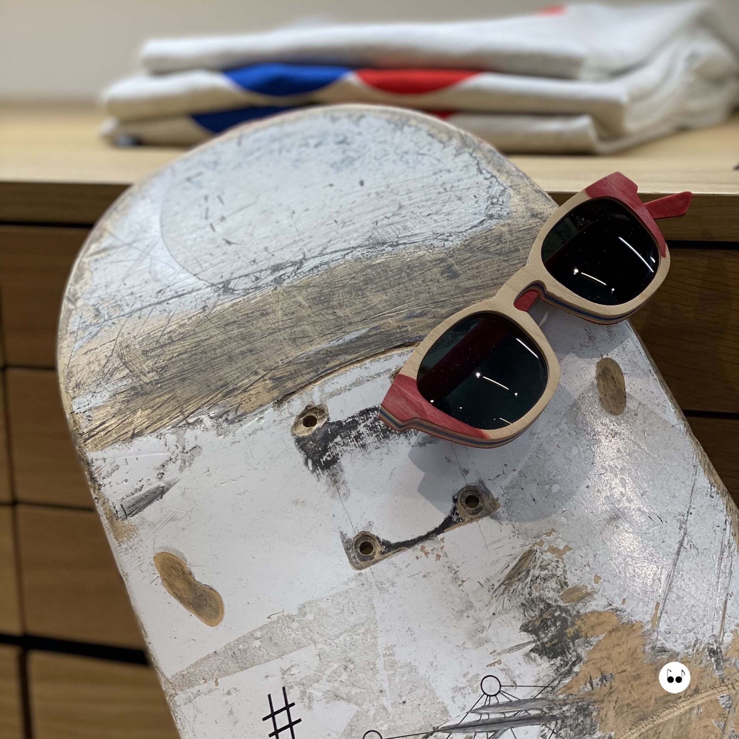 lunettes faites à partir de skate